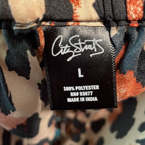 City Streets Leopard Print Shorts Size L - Picture 3 of 3